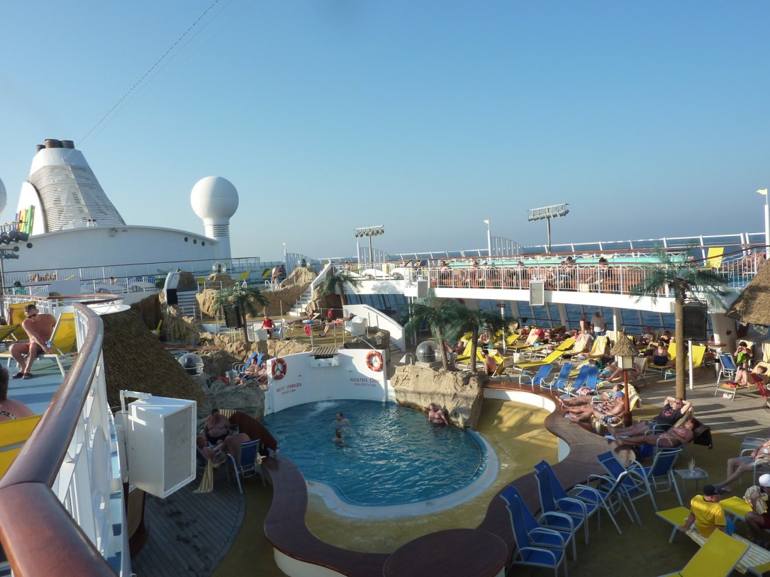 aida_aura-pooldeck-sonne