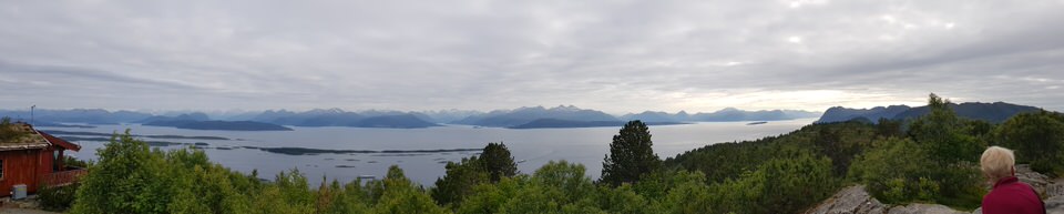 Molde-Varden-Aussicht-vorgelagerte_Inseln-Panorama-1